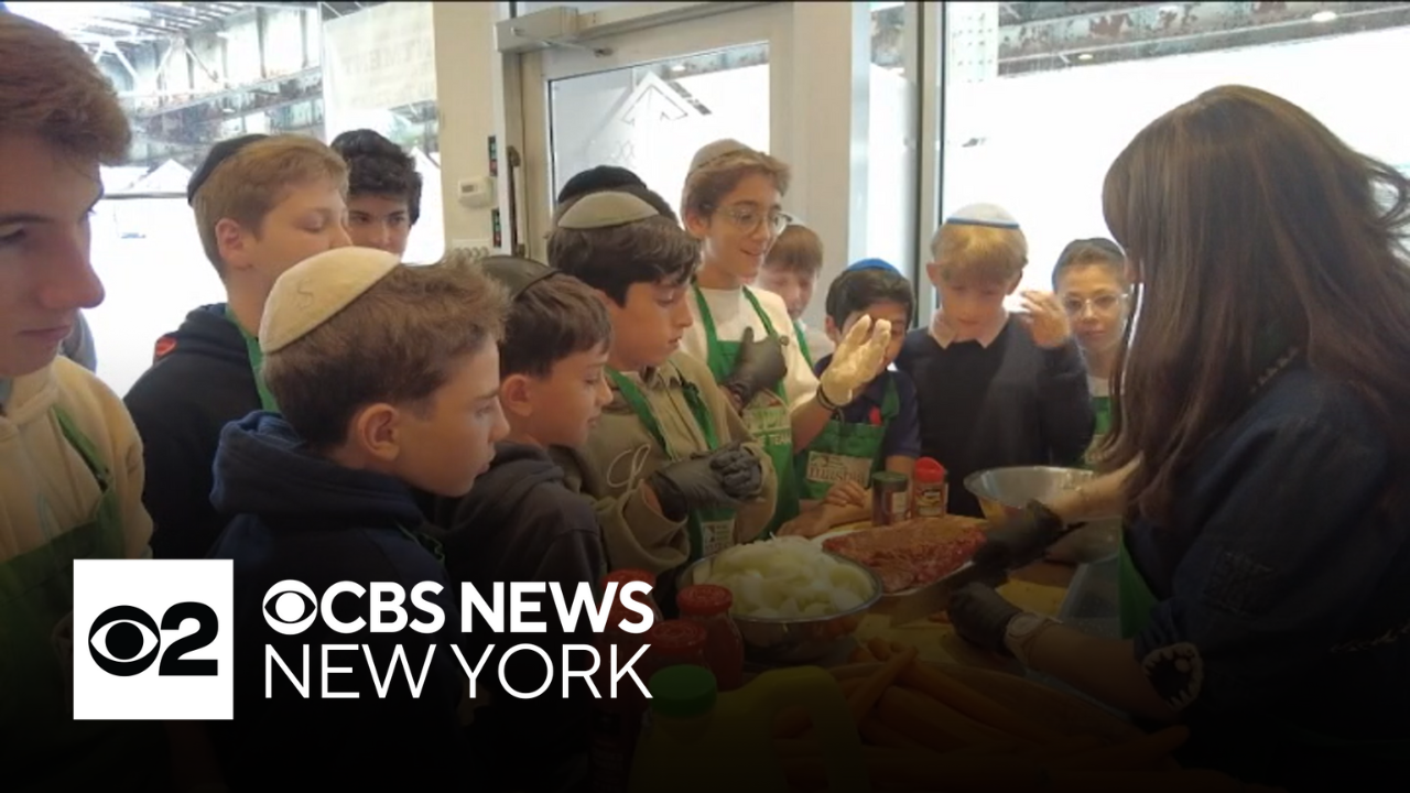 Kosher soup kitchen prepares to feed thousands of families during Jewish High Holidays